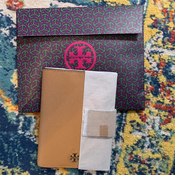 Tory Burch Accessories Tory Burch Emerson Snap Passport Holder Cardamom Poshmark